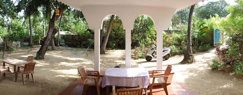 Little White House Hotel Trincomalee Eksteriør billede