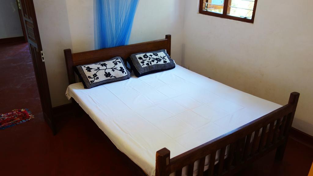 Little White House Hotel Trincomalee Eksteriør billede