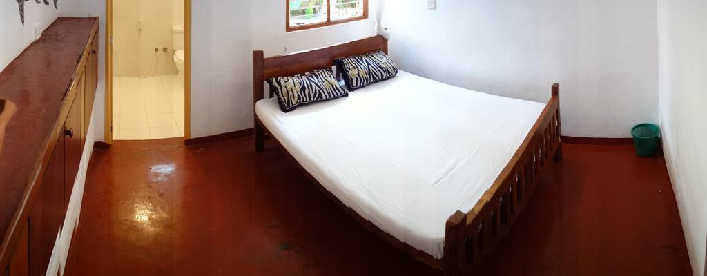Little White House Hotel Trincomalee Eksteriør billede