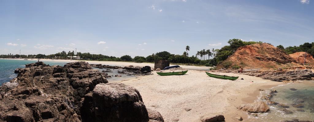 Little White House Hotel Trincomalee Eksteriør billede